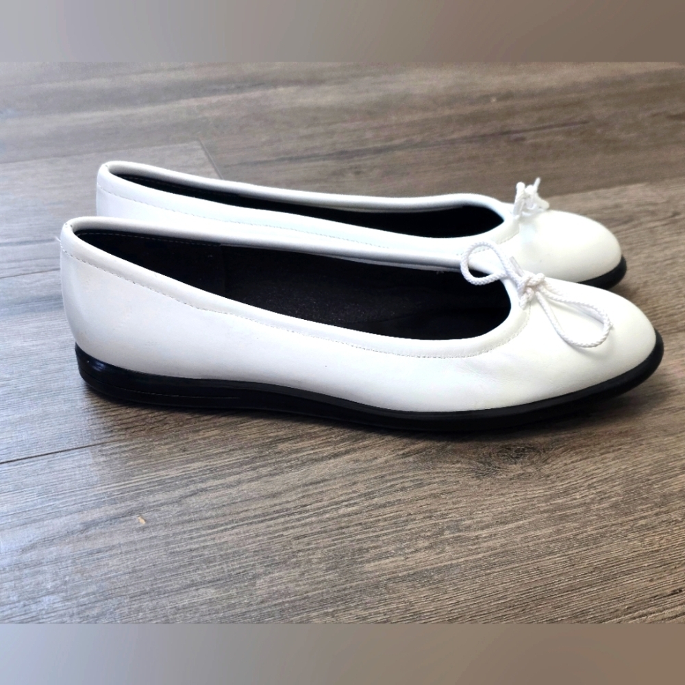 Tic Tac Toes Made In The U.S.A. Ballet Flats White Bow Minimalist Boat Preppy